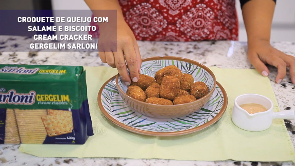 Croquete De Queijo E Salame Com Biscoito Cream Cracker Gergelim Sarloni Villoni Alimentos 1629