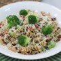 Fusilli Integrale Villoni ao Alho e Bacon com Brócolis Salteados