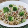 Fusilli Integrale Villoni ao Alho e Bacon com Brócolis Salteados